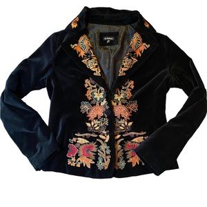 Beautiful Le Chateau embroidered velvet blazer - L